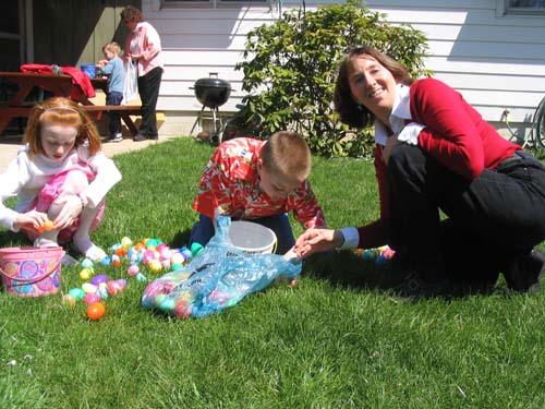 2004_04_017 027 Allison, Corte, and Mom Counting Their Finds