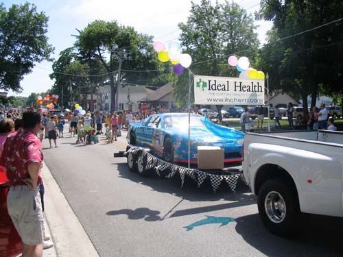 2004_09_07 008 Ideal Health Parade Float from Cherri