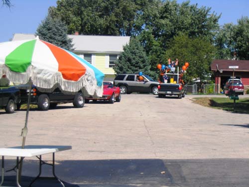 2004_09_21 029 The Bears Truck Approach!