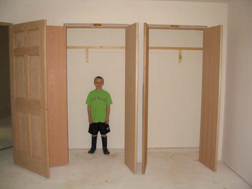 2004_05_22 034 Corte in his Closet with Doors