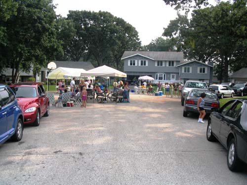 2004_09_07 150 Labor Day on Oakwood Court