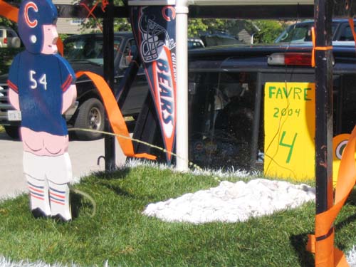 2004_09_21 031 Pissing on Farve's Grave