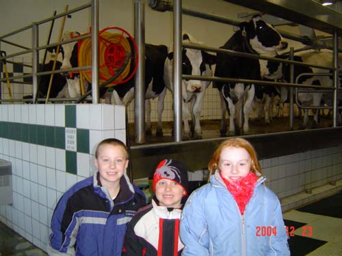 Corte Mason and Allison With the Moos