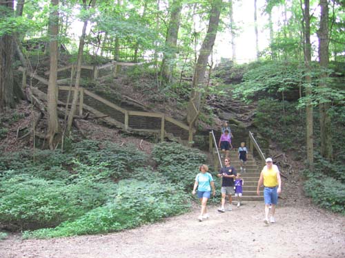 2005_08_28 009 Hking Crew at the Bottom of the 70 Steps