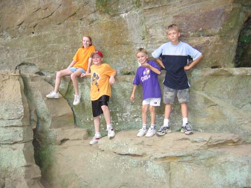 2005_08_28 024 Allison, Corte, Daniel and Michael on the Rocks on Trail 3
